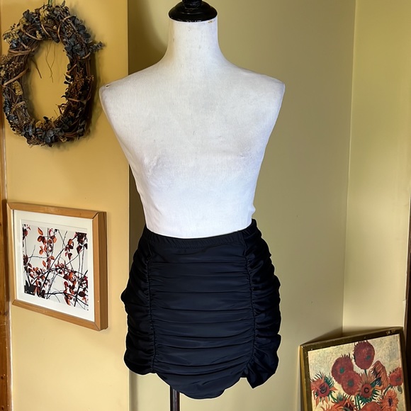 RAISINS CURVE Size 16W PinUp Girl Ruched Swim Skirt Stretch Sexy Slim $119 NEW - Picture 2 of 16